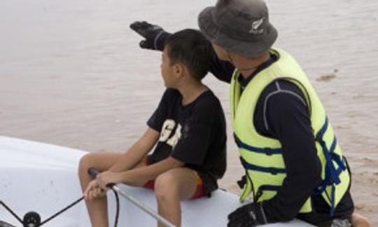 Alquiler de veleros e instrucción práctica de navegación en Vietnam