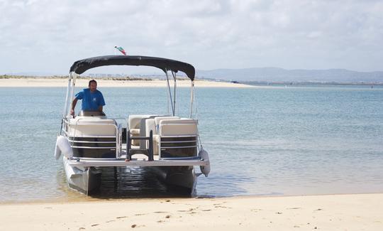 Aluguer de barcos flutuantes na Ria Formosa, Faro, Algarve, Portugal