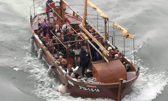 Lo Sirgador sailing on river Ebro from Tortosa