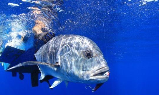 5 jours de pêche à Nembrala, en Indonésie, sur une console centrale de 7,5 m