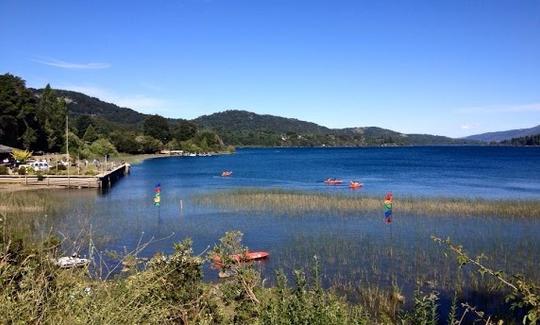 Reserve nossa excursão guiada de caiaque de meio dia em San Carlos de Bariloche, Argentina