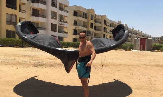 Cours de kitesurf avec les instructeurs IKO de l'équipe Kite-Active dans le gouvernorat de la mer Rouge