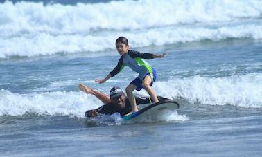 Clases de surf con un amable instructor en Bali, Indonesia