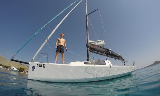 Rent Seascape24 / Beneteau First 24 Daysailer in Jezera, Croatia