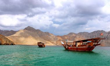 Croisière d'une journée en boutre Khasab pour 25 personnes à Al Khasab, Oman