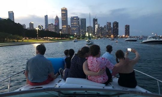 38ft Sea Ray Sundancer in Chicago, Burhnam Harbor (Up to 12 guests)