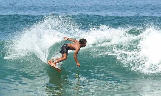 Aulas divertidas de surf com um instrutor incrível e profissional em Bali, Indonésia