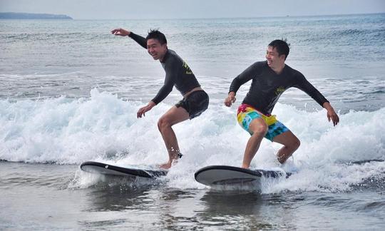 Aulas divertidas de surf com um instrutor incrível e profissional em Bali, Indonésia