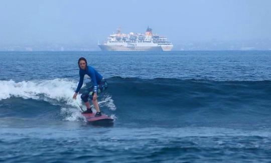 Reserve sua aula de surf particular ou em grupo conosco em Nusapenida, Indonésia