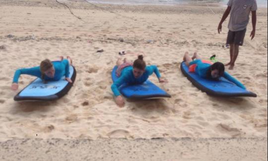 Reserve sua aula de surf particular ou em grupo conosco em Nusapenida, Indonésia