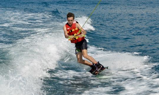 Desfrute de horas emocionantes de wakeboard em Saint-Tropez, França