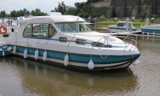 Bateau fluvial pour explorer l'Anjou (4/8 personnes)