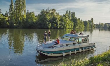 Canal Boat to explore Anjou (8/12 persons)