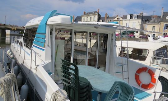 Canal Boat to explore Anjou (8/12 persons)