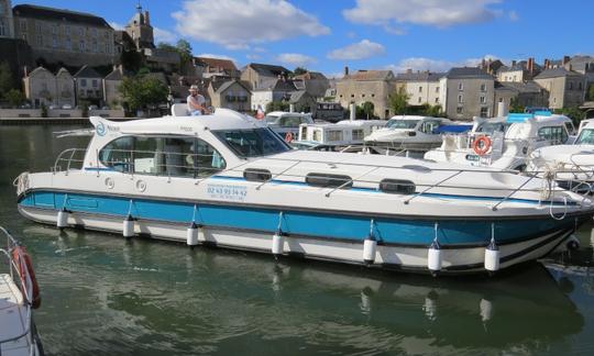 Canal Motor Yacht para explorar Anjou (8/10 personas)