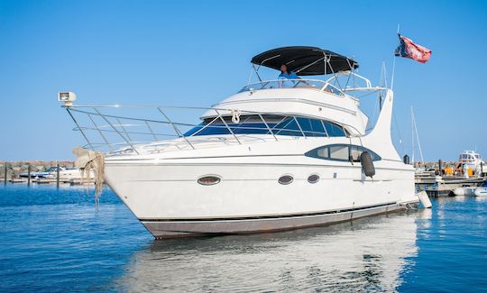 Superbe yacht Carver à plusieurs niveaux de 47 pieds à Chicago pouvant accueillir jusqu'à 13 personnes