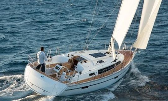 Bavaria Cruiser 37 Cruising Monohull Charter for 7 People in Procida, Italy