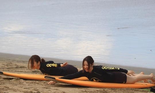 Aula de surf divertida e segura com garantia de stand-up em Kuta, Bali