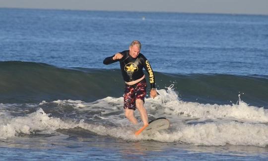 Aula de surf divertida e segura com garantia de stand-up em Kuta, Bali