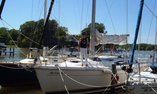 38-ft Hunter 376 Sailing Adventure in Annapolis