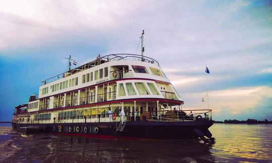 Crucero MV Mahabaahu, río Brahmaputra, Assam, noreste de la India