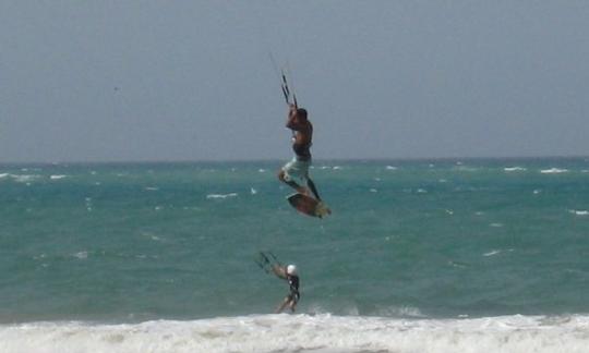 Clases de kitesurf con un instructor de IKO en