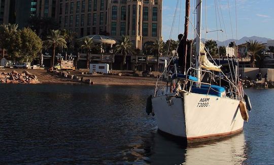 Sailing Sloop for up to 8 People in Eilat