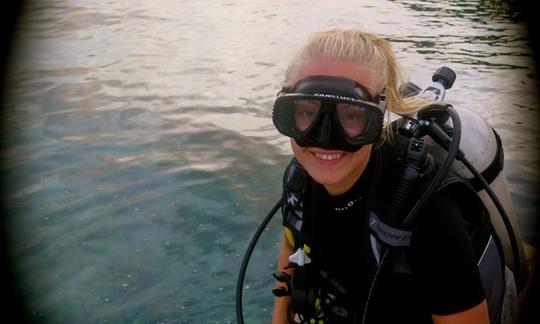 Curso de buceo en aguas abiertas en Una-Una, Indonesia