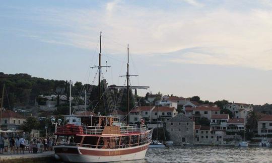 Aluguel de navios altos croatas tradicionais de 72 pés em Omiš, Condado de Split-Dalmácia