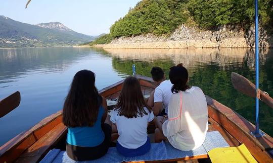 Emocionante aventura en barco en el lago Rama en Bosnia y Herzegovina