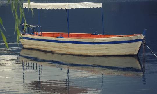 Emocionante aventura en barco en el lago Rama en Bosnia y Herzegovina