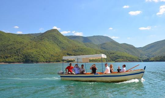 Emocionante aventura en barco en el lago Rama en Bosnia y Herzegovina