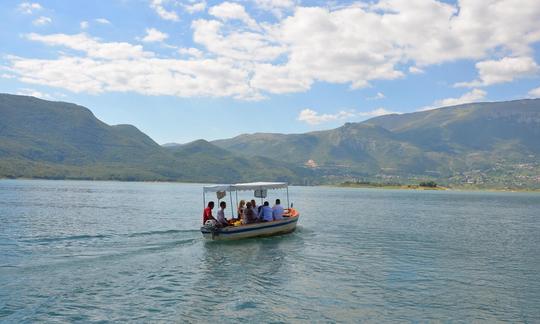 Emocionante aventura en barco en el lago Rama en Bosnia y Herzegovina