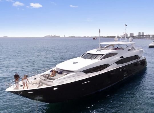 SUNSEEKER 120 Super Yacht in Cancun. Super Yacht Crew