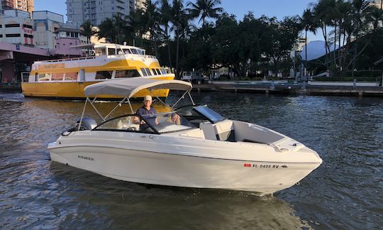 Ride in style: Rinker Q3 Bowrider in Fort Lauderdale, FL, 23ft 12 people