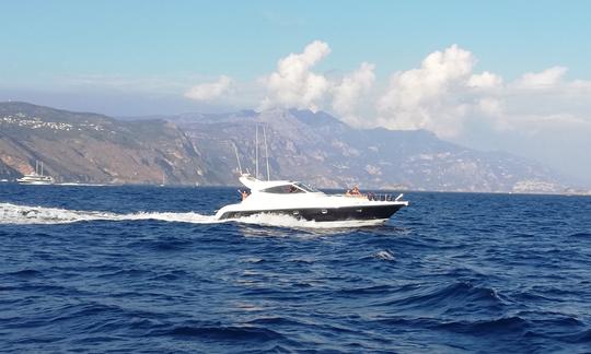 Location de yacht à moteur Gianetti HT de 50 pieds à Sorrente