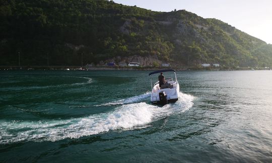 Prince 570 Open Powerboat for 6 People in Nova Mokošica