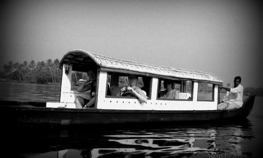 Hop into a Canoe and Explore the Gentle Waterways of Alappuzha, India