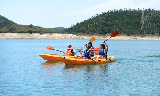 Passeios de caiaque para duplas em Barragem de Santa Clara, Portugal