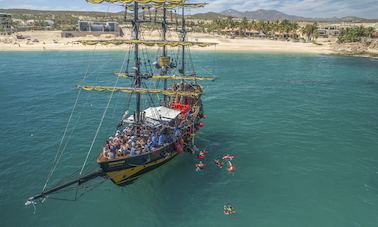 Cruzeiro pirata guiado com snorkel e almoço