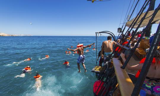 Cruzeiro pirata guiado com snorkel e café da manhã