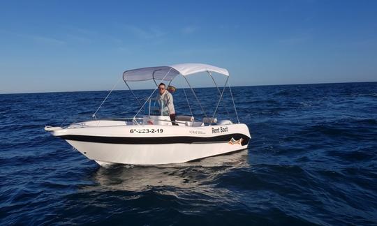 We offer you a boat that does not require a titration, with bimini awning, gps and bathing ladder.

This open boat of modern lines with raised bow, ha