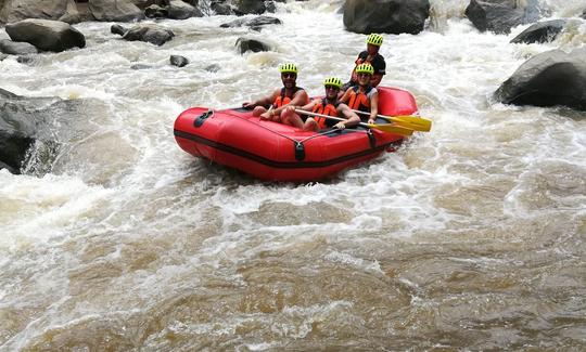 Rafting en eau vive à Chiang Mai à Mae Taeng+VTT 1 heure.