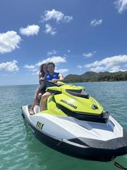 Profitez des magnifiques eaux de Porto Rico sur ce jet ski 3 places Sea-doo 2019 !