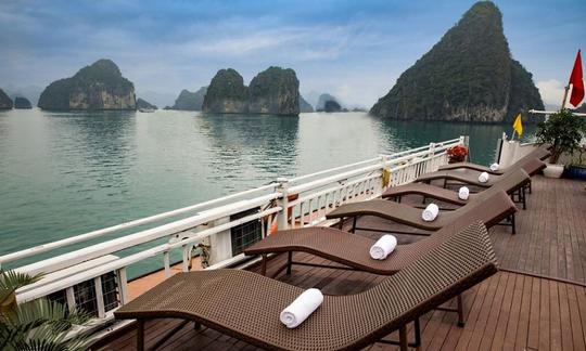 Disfruta de las maravillas de la bahía de Halong en el Lavender Cruise 7 Cabins