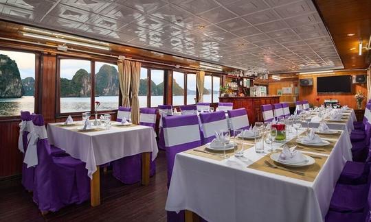 Disfruta de las maravillas de la bahía de Halong en el Lavender Cruise 7 Cabins