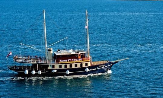 Barco privado para eventos para 140 personas disponible en Split, Croacia