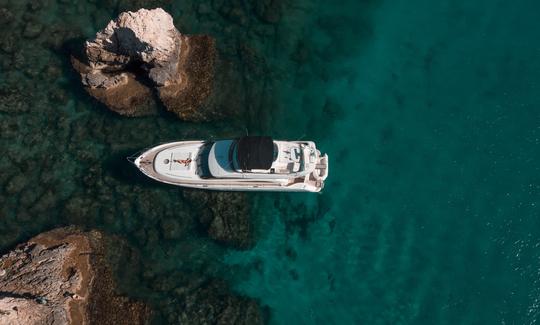 Iate a motor de luxo PRINCESS 61 em Ayia- Napa e Blue Lagoon