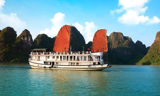 Reserva un crucero con albaricoques por la bahía de Halong en la ciudad de Ha Long, Quang Ninh