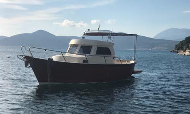 Excursión privada en barco en Maxy Kotor a bordo del Navar 795